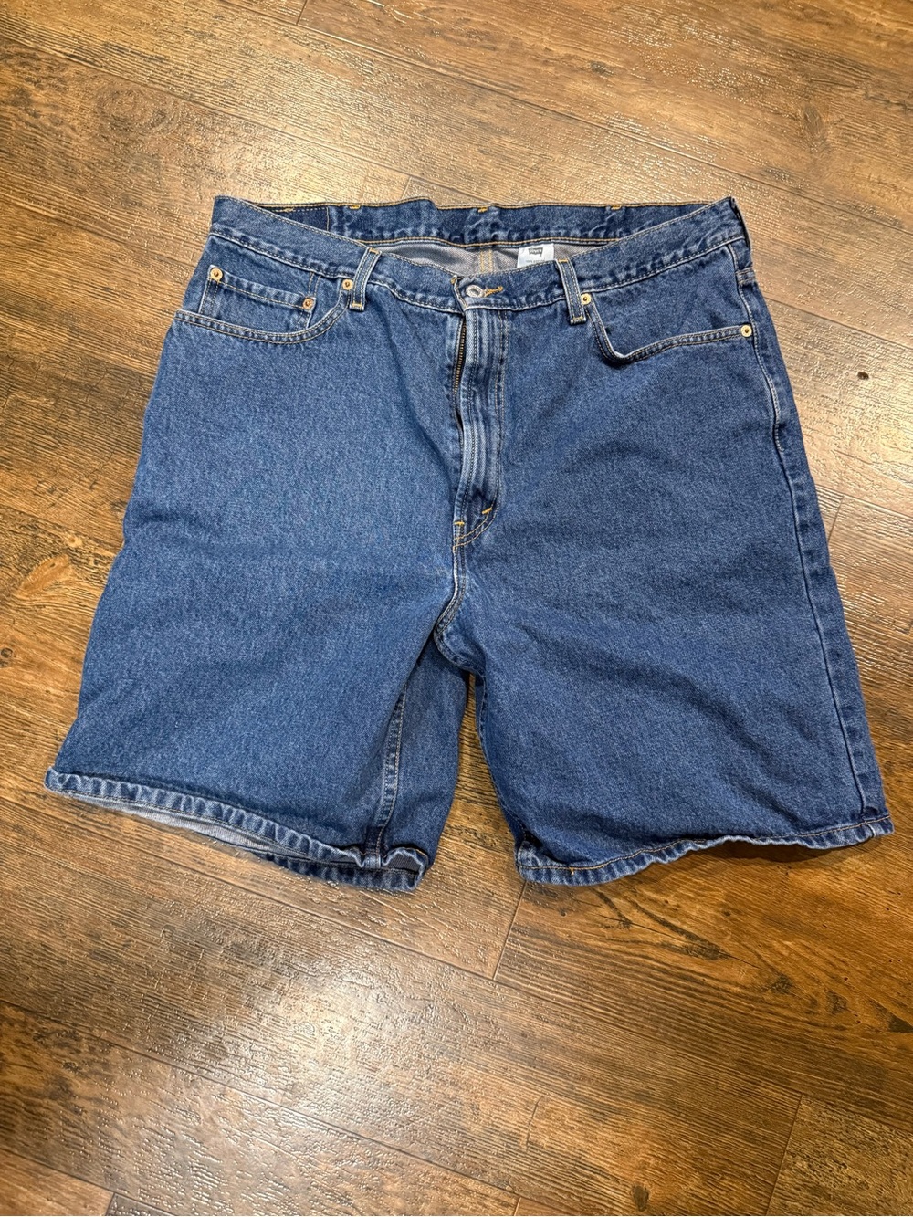 Men’s Levi 550 denim shorts